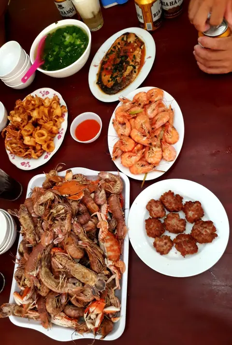 Mùi Oanh Homestay sát biển