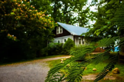 Nolichuckey Bluffs Bed & Breakfast Cabins