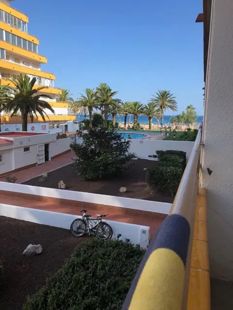 Holiday con vistas a playa y con piscina