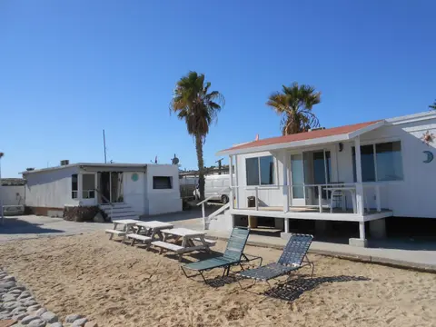 6 &14 Equipped Beach House Seaside Hotel