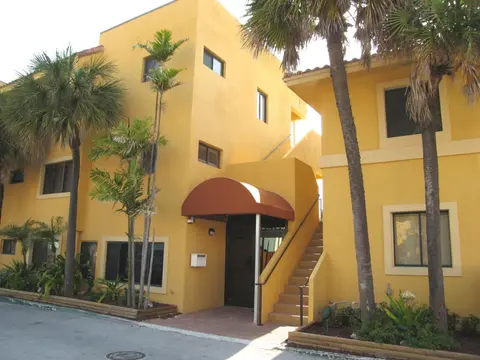 Hollywood Sands Resort
