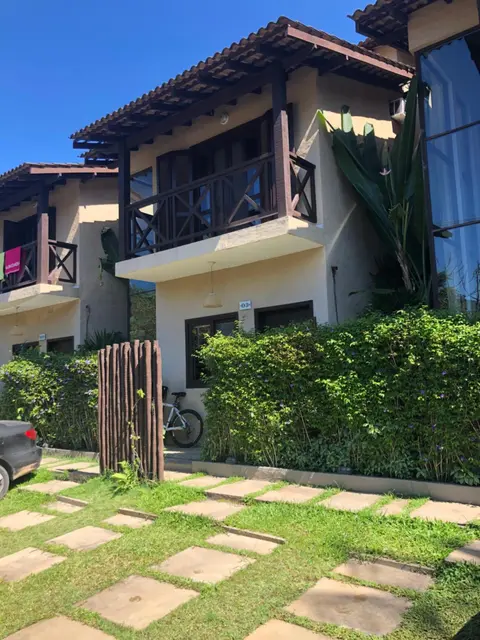 Casa em Condomínio com Piscina Privativa