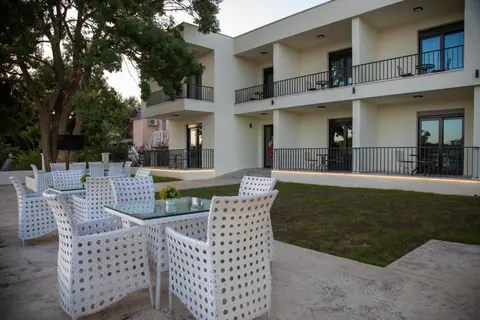 Apartments E&S
