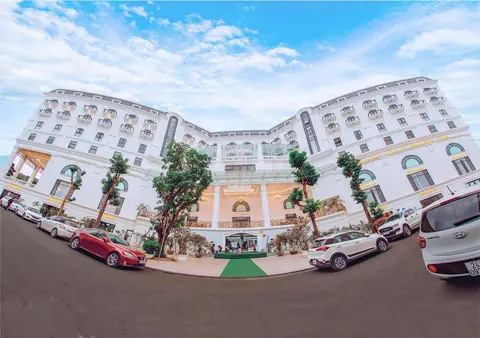 Duc Huy Grand Hotel and Spa