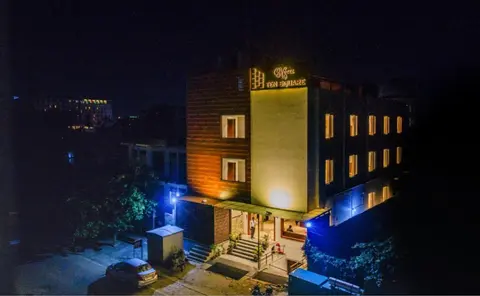 HOTEL TEN SQUARE - 5 Minutes from The Taj Mahal