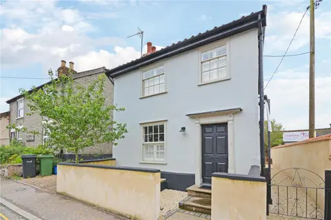Best located and beautifully renovated cottage