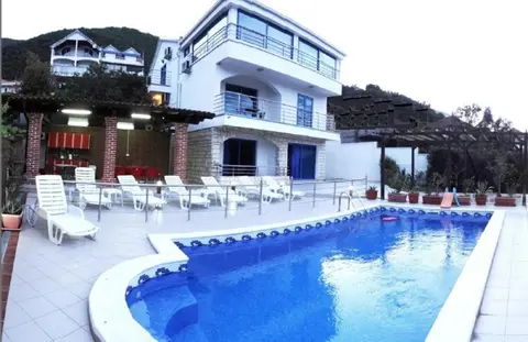 Villa Sea-N-Sun, 7 bedrooms & Pool, nearby Portonovi Marina.