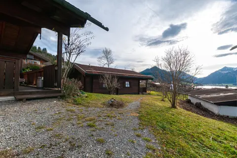 Ruhige Chalets mit Seeblick in zentraler Lage mit frisch renovierter Küche