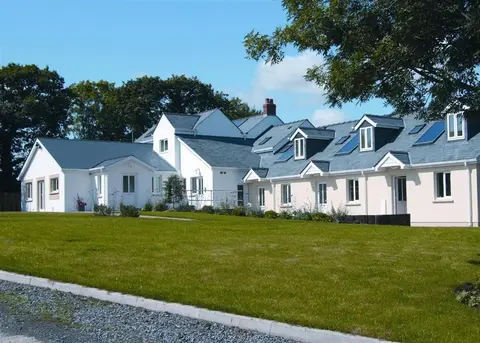 Sunflower Apartment, recently renovated stylish dog-friendly two bedroom apartment near Tenby with outdoor space