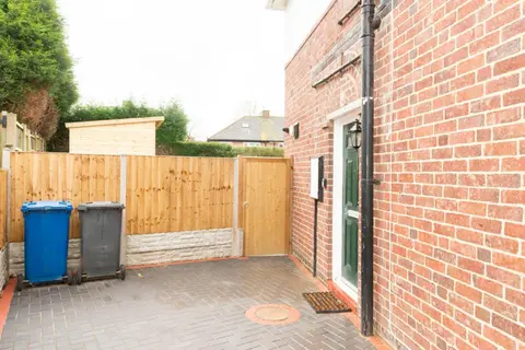 Charming 2 Bedroom House - Free Parking - Great Location