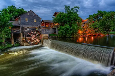 Happy Trails, Hot Tub, In Pigeon Forge Near Strip, Hot Tub, WIFI!!!