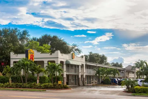 Super 8 by Wyndham Bradenton Sarasota Area