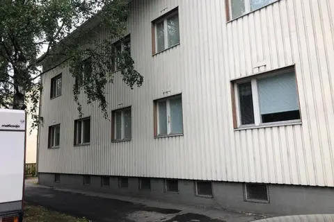 Värikäs puutalokaksio 1-6 hlölle, ilm parkit