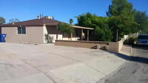 Quiet Desert Oasis off Swan Rd
