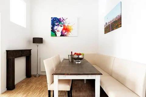 SC 06 by ROCKCHAIR Apartments l SUPERHOST Status l 4 Bedrooms Boxspringbeds 2 Bathrooms Balcony Elevator - Cozy Family & Business Flair welcomes you!