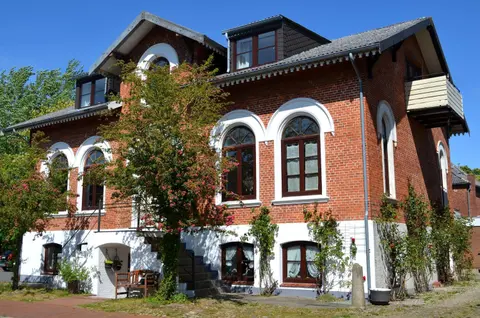 100 qm Ferienwohnung Solgård mit Balkon über den Dächern Tönnings, nahe St Peter Ording und der Nordsee