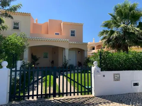 Casa das Roseiras