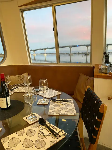 Swamp Fox luxury 2BR Dutch Barge