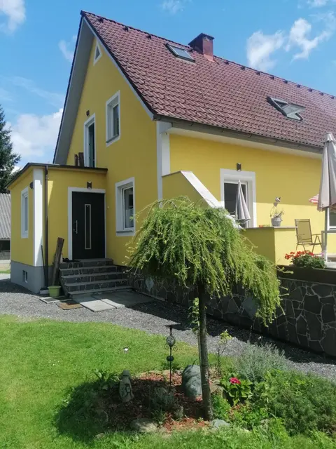 HAUS SONBERG mit Garten, Pool, Fasssauna, semi detached house with garden