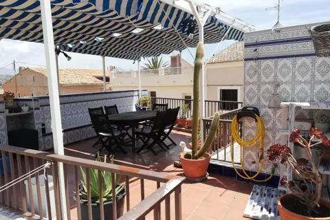Casa con terraza/Confortable house with terrace