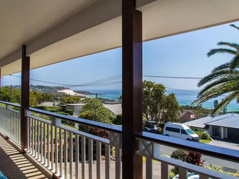 Aqua Palm with Sweeping One Mile Views