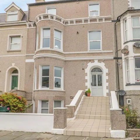 Nautical Apartment by Seaside Llandudno