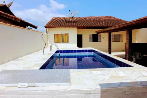 Casa com piscina no litoral norte