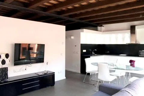 One bedroom appartement with furnished terrace and wifi at Olot