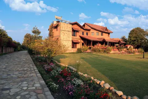 StayVista at Dudly Manor with Swimming Pool