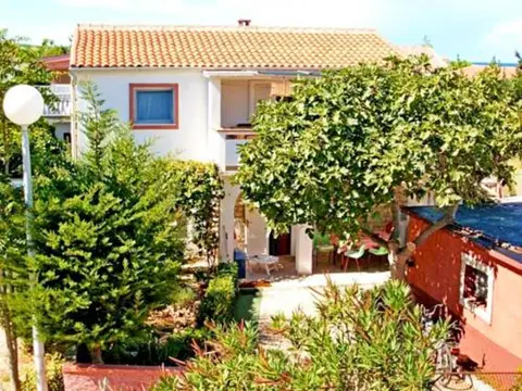Spacious Apartment in Vir with Garden View 65 m²