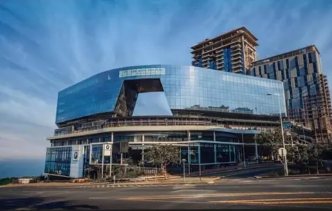Umhlanga Arch - Ocean Views, Queen size bed plus free wifi