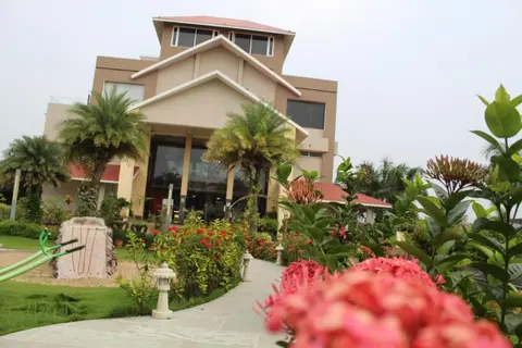 7 Seasons Resort & Spa