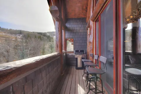 Stunning 4 bedroom condo Snowcloud base of Bachelor Gulch condo