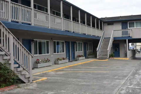 Lighthouse Cove Inn