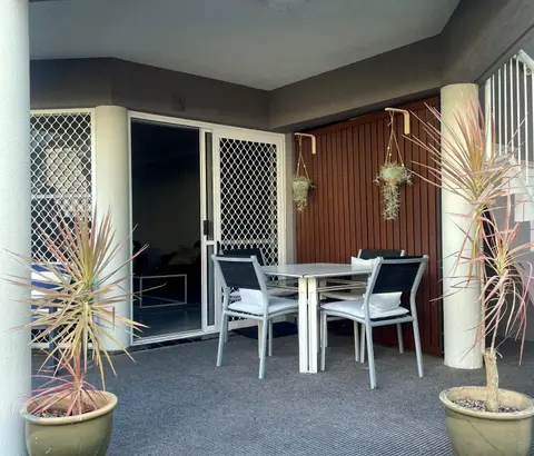 Villa Venezia Apt 3 - Spacious Hervey Bay esplanade apartment