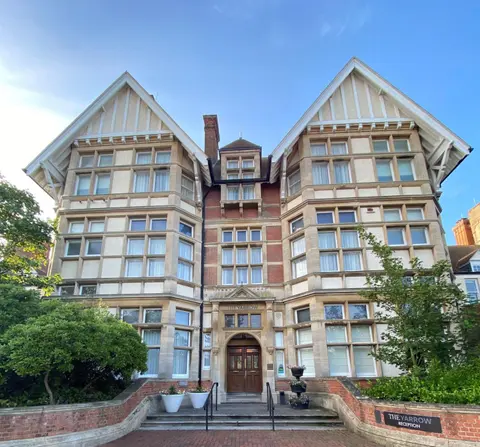 Yarrow Hotel
