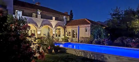 Sandmartins Private Secure Villa