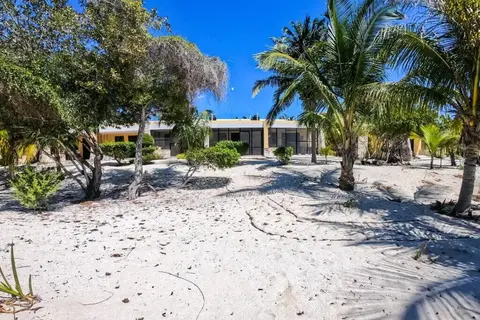 PRECIOSA VILLA FRENTE AL MAR