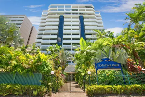 Cairns Luxury Seafront Apartment