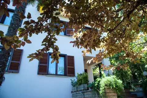 Charming House in Amelia with Lake View, 200 m²