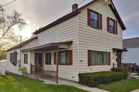 Huge historic, w/large yard & close to beach