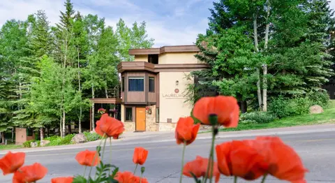Laurelwood Condominiums 413