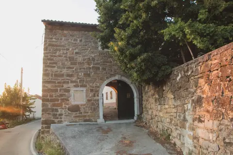 Oltre l'arco