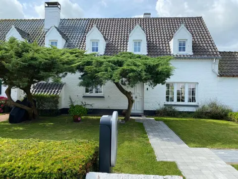 Vakantiehuis in modern begijnhof, 7 min van strand