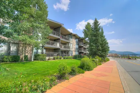 Mountain luxury on Lake Dillon, close to all the best ski resorts in Colorado!