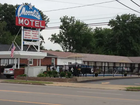 Moonlite Motel