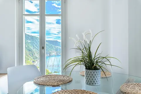 Sea Breeze Flat, Terre Marine