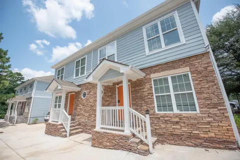 Basic 4 bedrooms with 7 beds 15 min from downtown sleeps 9 for Work crews and Large groups
