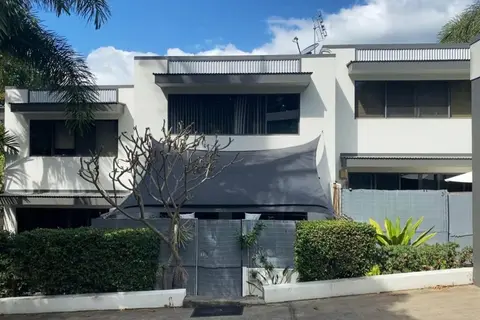 LILY LAMOND TOWNHOUSE, outdoor hammock, 5 min walk to the ocean, in Airlie Beach