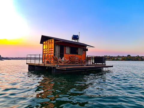 House Boat "Faroeste Caboclo"